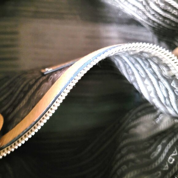 Prada Vitello Phenix Camel Side Zip Tote & Dust Bag - Authentic - Picture 5 of 11